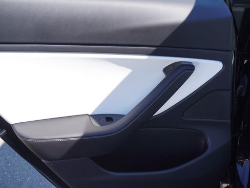 Used 2018 Tesla Model 3 Long Range image 11