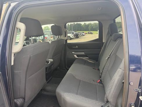 Used 2022 Toyota Tundra SR5 w/ SR5 Convenience Package AWD/4WD image 4