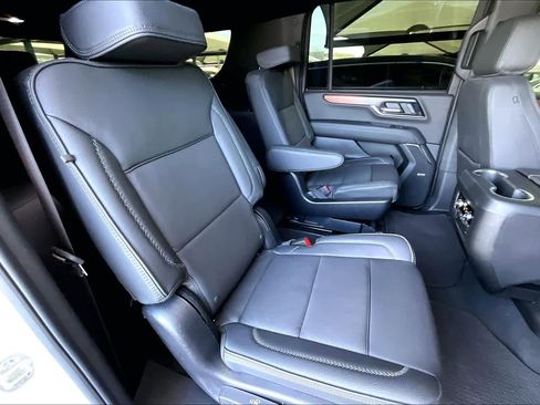 Used 2025 GMC Yukon XL Denali w/ Sun & Power Step Package image 20