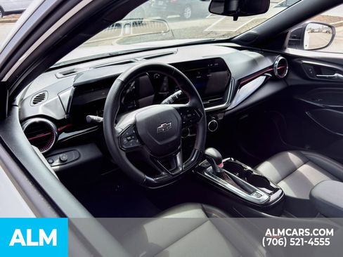 Used 2025 Chevrolet Trax RS w/ Sunroof Package FWD image 11