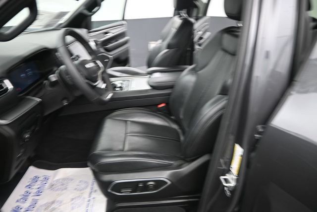 Used 2025 Jeep Wagoneer 4WD image 19