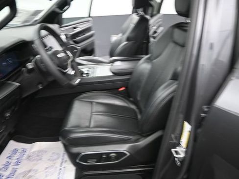 Used 2025 Jeep Wagoneer 4WD image 19