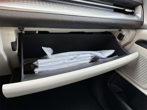 Used 2023 Kia Carnival LX image 29