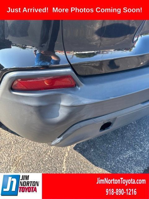 Used 2019 Jeep Cherokee Latitude w/ Popular Appearance Group FWD image 4