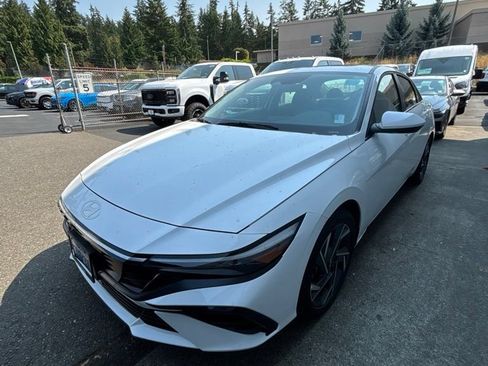 Used 2025 Hyundai Elantra SEL FWD image 1