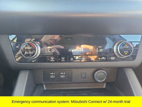 Used 2025 Mitsubishi Outlander AWD image 26