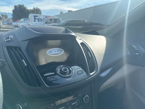 Used 2019 Ford Escape Titanium image 7
