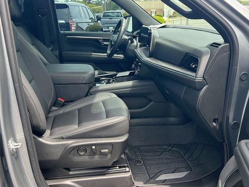 Used 2025 Chevrolet Tahoe Z71 w/ Z71 Off-Road Package AWD/4WD image 15