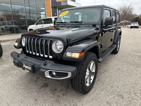 Used 2018 Jeep Wrangler Unlimited Sahara image 2