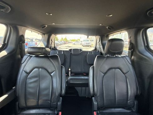 Used 2019 Chrysler Pacifica Touring-L Plus w/ Advanced Safetytec Group FWD image 24