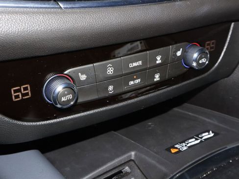 Used 2023 Buick Enclave Essence FWD image 31