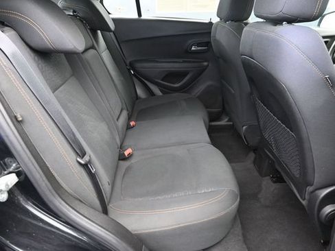Used 2017 Chevrolet Trax LS FWD image 28