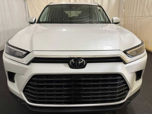 Certified 2024 Toyota Grand Highlander XLE image 3