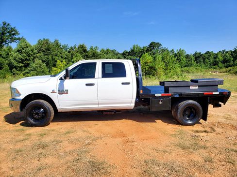 Used 2018 RAM 3500 Tradesman w/ Chrome Appearance Group image 5