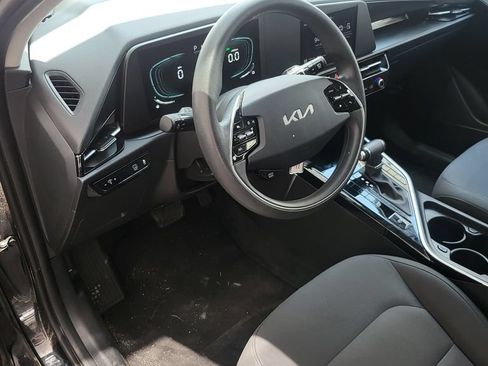 Used 2025 Kia Niro LX FWD image 3