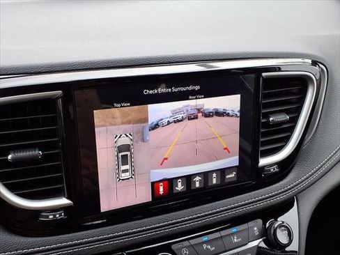 New 2026 Chrysler Pacifica Select w/ S Appearance Package FWD image 39