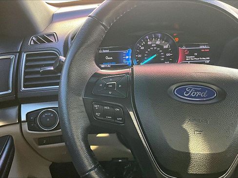 Used 2018 Ford Explorer XLT w/ Equipment Group 201A image 11