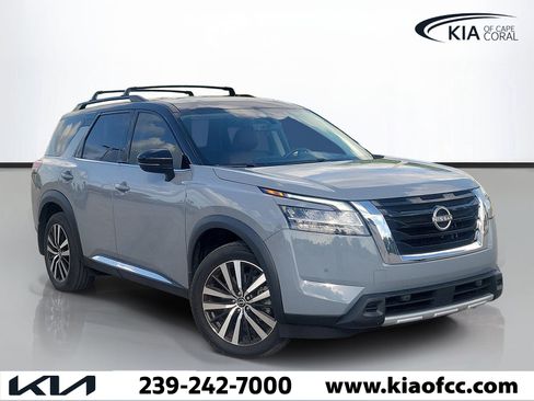 Used 2024 Nissan Pathfinder Platinum FWD image 1