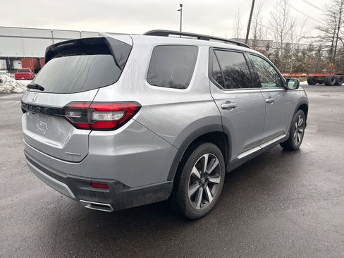 Used 2023 Honda Pilot Touring image 5