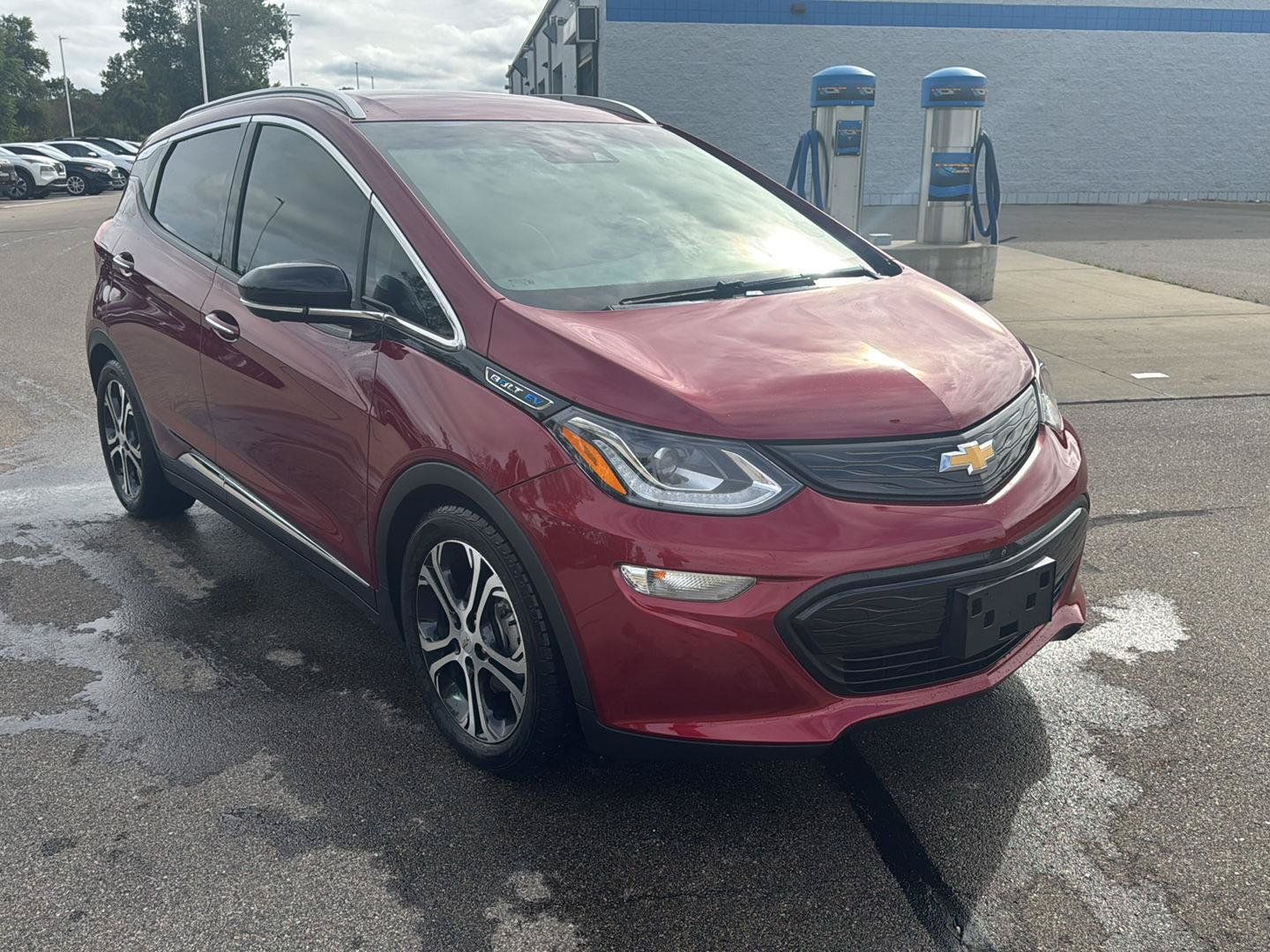Used 2021 Chevrolet Bolt Premier w/ Infotainment Package FWD image 7