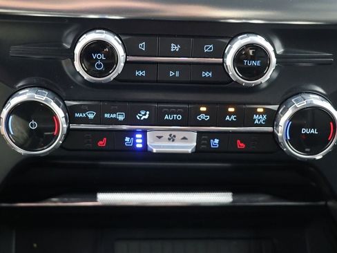 Used 2023 Ford F150 Lariat w/ Equipment Group 502A High image 28