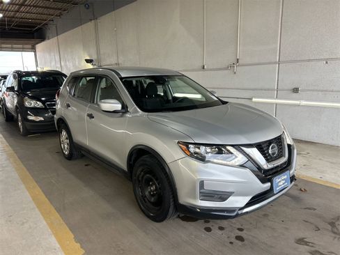 Used 2020 Nissan Rogue S image 4