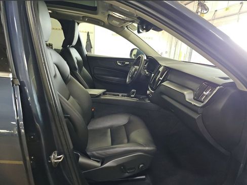 Certified 2023 Volvo XC60 B5 Core w/ Climate Package AWD/4WD image 18