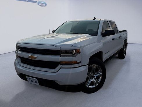 Used 2018 Chevrolet Silverado 1500 Custom w/ Custom Value Package AWD/4WD image 1