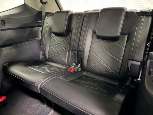 Used 2024 Volkswagen Atlas SE image 24