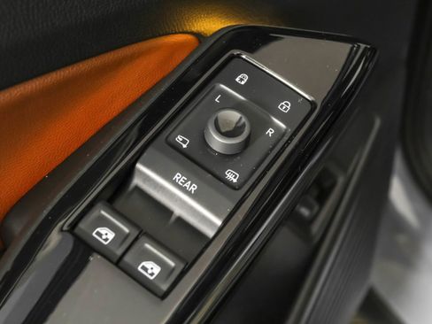 Used 2021 Volkswagen ID.4 Pro S image 37