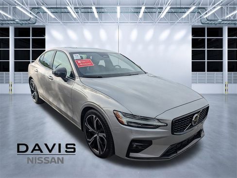 Used 2024 Volvo S60 B5 Plus image 1
