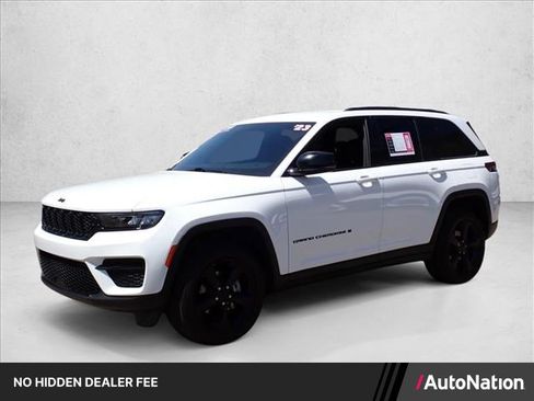 Used 2023 Jeep Grand Cherokee Altitude AWD/4WD image 1