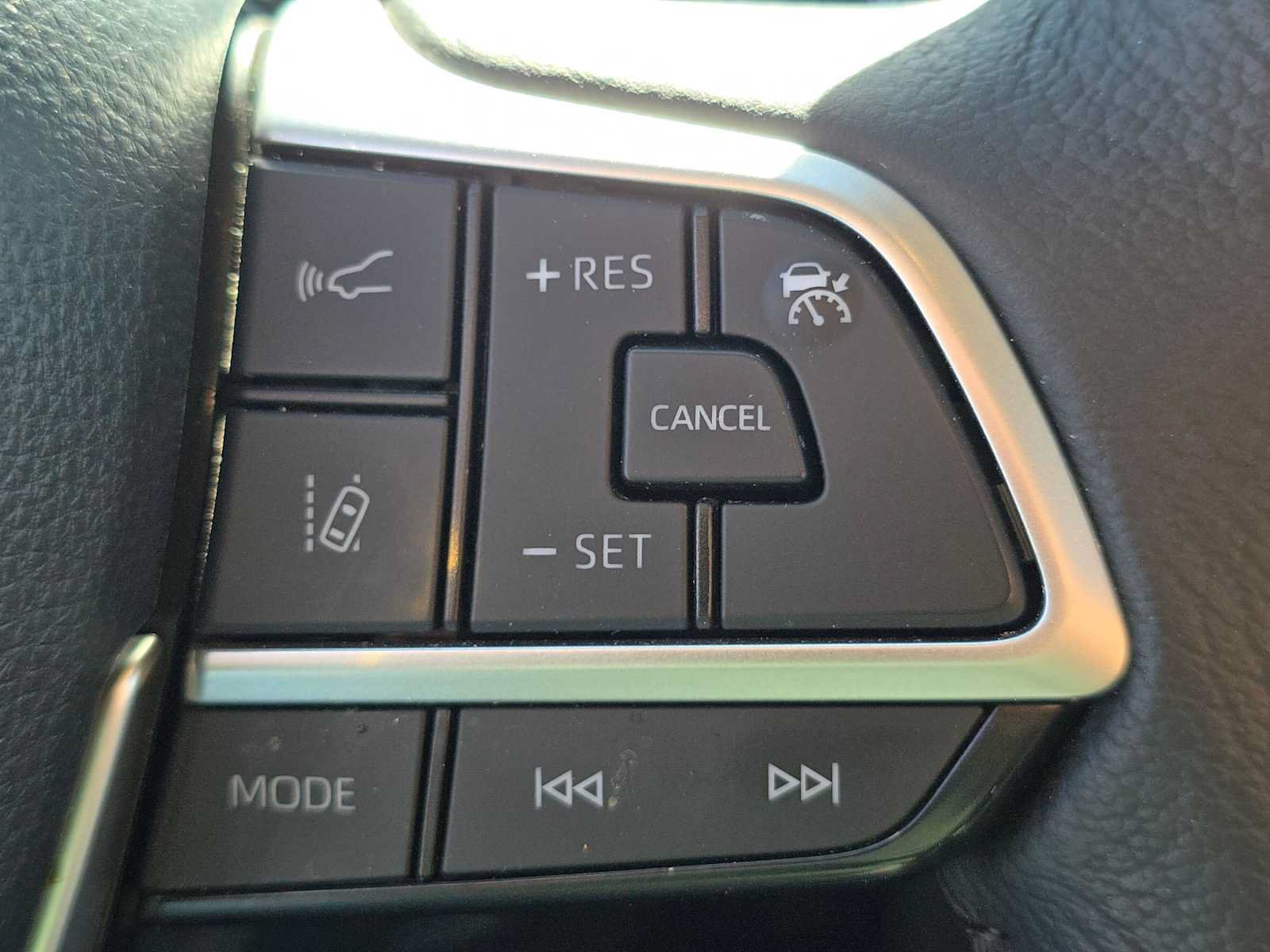 Certified 2026 Toyota Sienna XLE FWD image 32