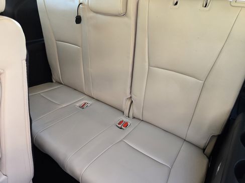 Used 2024 Toyota Highlander XLE image 41