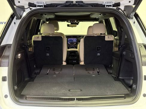 New 2025 Jeep Grand Cherokee L Limited w/ Luxury Tech Group II AWD/4WD image 8