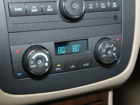 Used 2009 Buick Lucerne CXL w/ Driver Confidence Package image 39