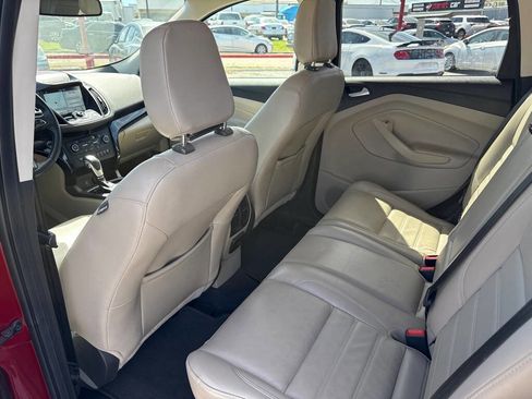 Used 2019 Ford Escape Titanium image 13