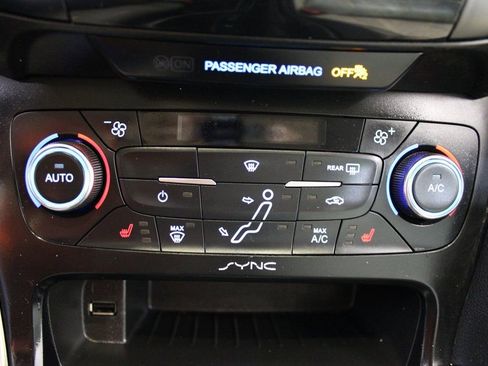 Used 2016 Ford Focus Titanium image 17