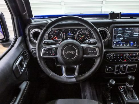 Used 2018 Jeep Wrangler Unlimited Sahara AWD/4WD image 19