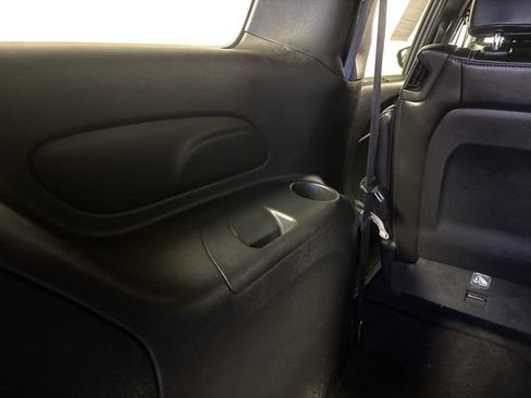Used 2025 Chrysler Pacifica Select FWD image 13