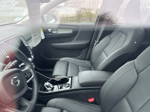 Used 2026 Volvo XC40 B5 Plus w/ Protection Package Premier image 2