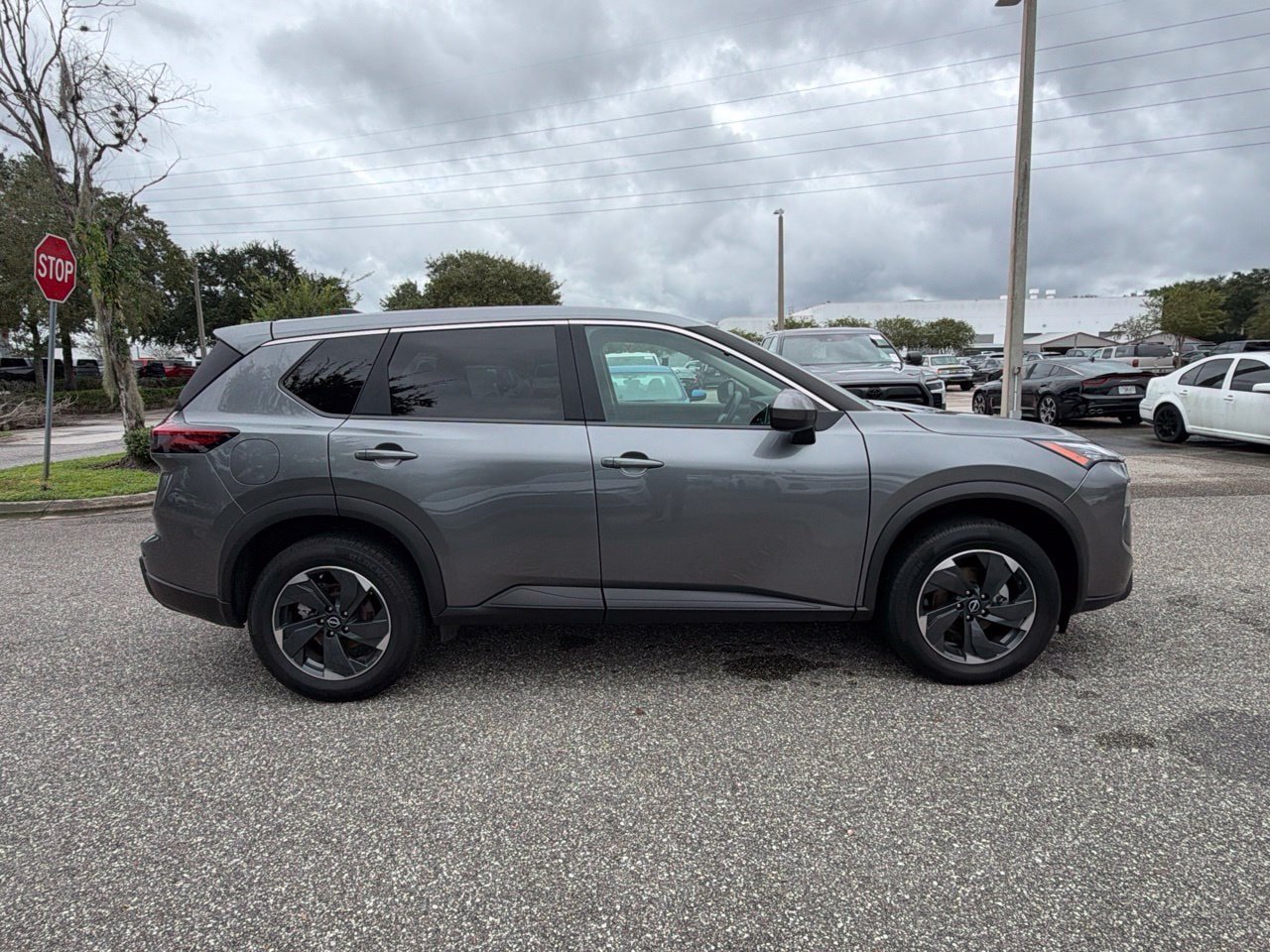 Used 2025 Nissan Rogue SV FWD image 4