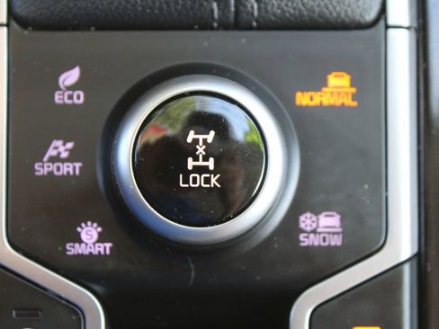 Used 2025 Kia Sorento SX AWD/4WD image 39