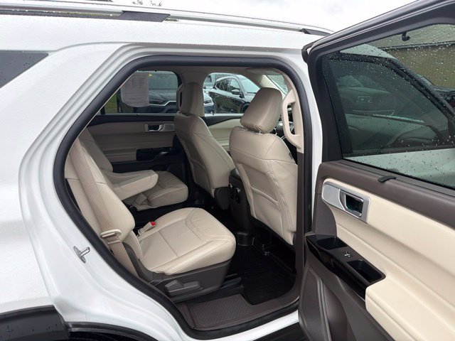 Used 2024 Ford Explorer Platinum w/ Technology Package AWD/4WD image 37