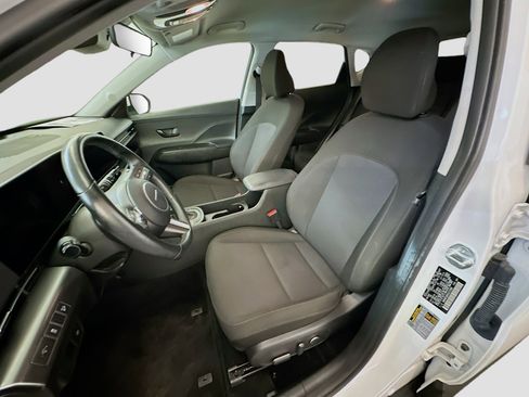 Used 2025 Hyundai Kona SEL image 13