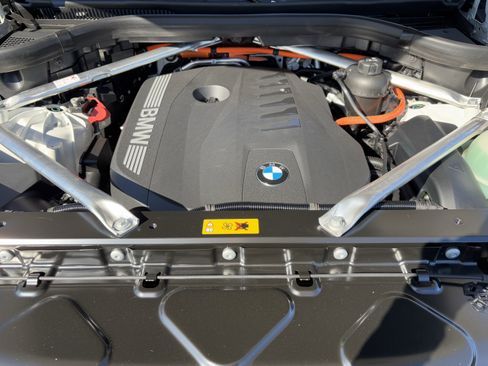 Used 2026 BMW X5 xDrive50e w/ M Sport Package image 36