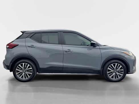 Used 2021 Nissan Kicks SV image 6
