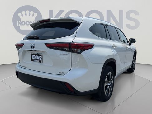 Used 2021 Toyota Highlander XLE AWD/4WD image 7