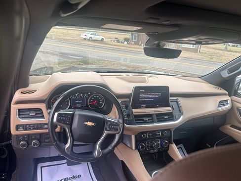 Used 2021 Chevrolet Tahoe Premier w/ Premium Package image 14