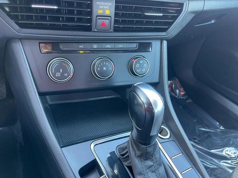 Used 2019 Volkswagen Jetta R-Line FWD image 23